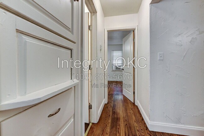 Building Photo - 2321 McCracken Dr