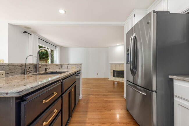 Building Photo - Updated Issaquah Home in Klahanie Neighborhood