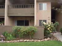 Building Photo - Excellent 2 bedroom 2 bathroom single story condo with private backyard.