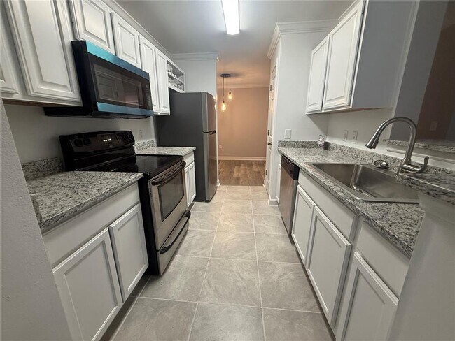 Building Photo - 18293 Bridle Club Dr