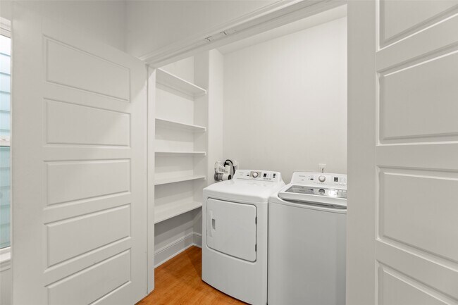 Building Photo - 3634 Dreyfus St