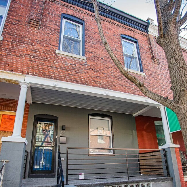 Building Photo - 31 S Salford St