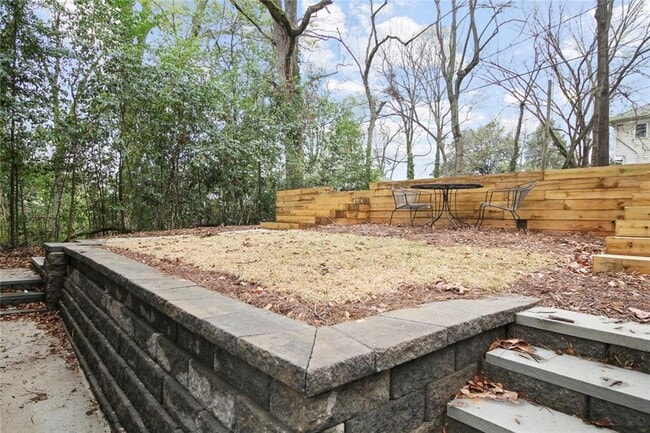 Building Photo - 940 St Charles Ave NE