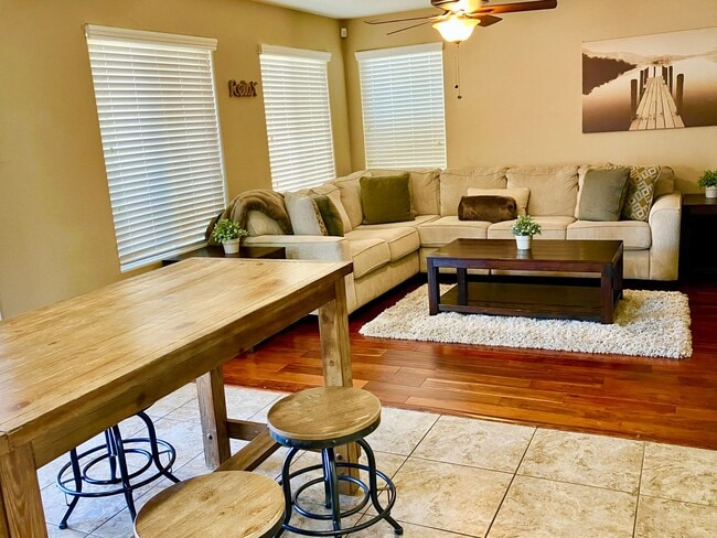 Building Photo - Welcome to your new home at Alington Bend ...