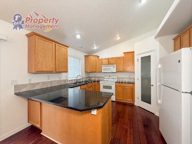 Building Photo - 1923 N Tyra Ave