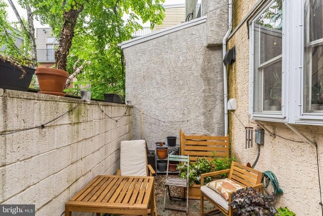 Building Photo - 420 S 24th St