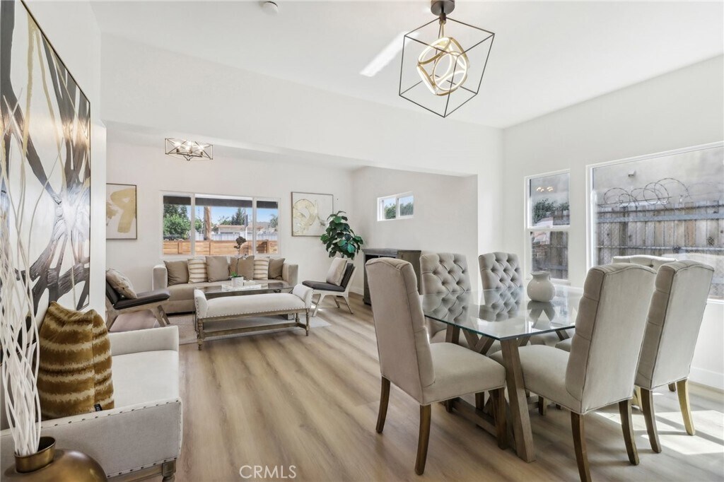 Building Photo - 1226 W Vernon Ave