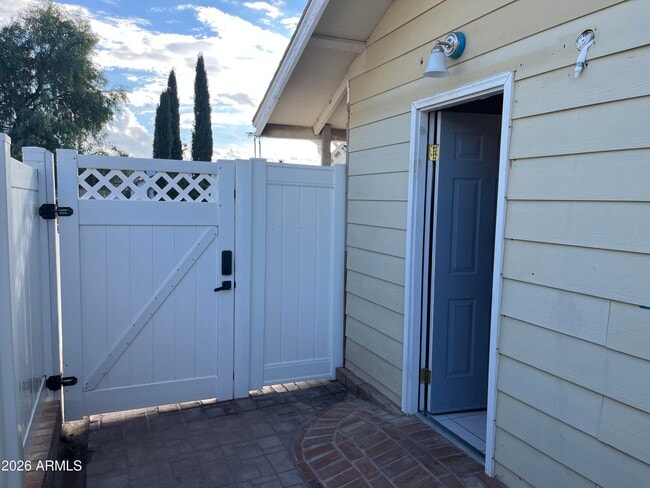 Building Photo - 4112 W Hearn Rd