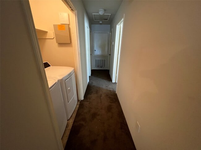 Building Photo - 15823 Regal Trace Ln