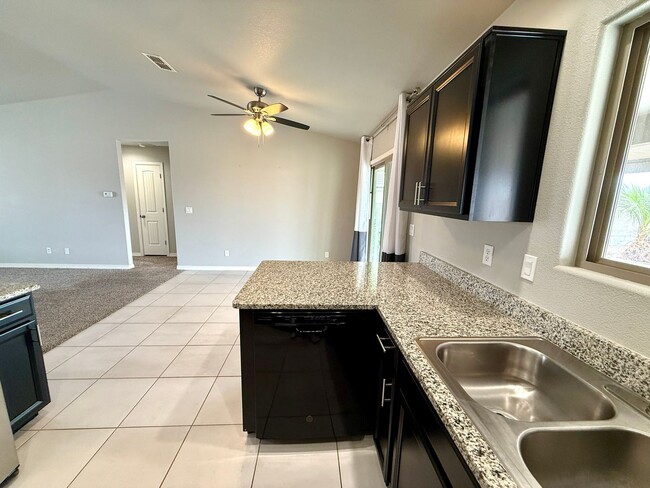 Building Photo - Stylish 3BR Home in Cerbat Vistas | Split Floor Plan, Covered Patio & 2-Car Garage!
