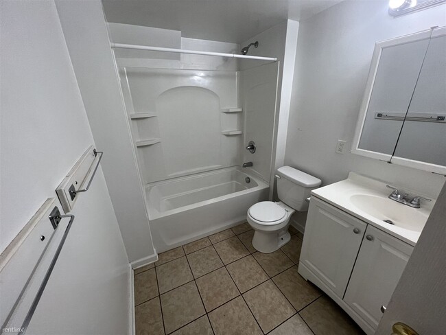 Building Photo - 2 br, 1 bath 4plex - (Oakland)(pitt)(cmu)c...