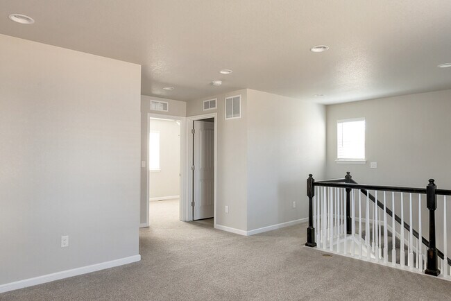 Building Photo - Stunning 4 beds 3 baths in Parker!