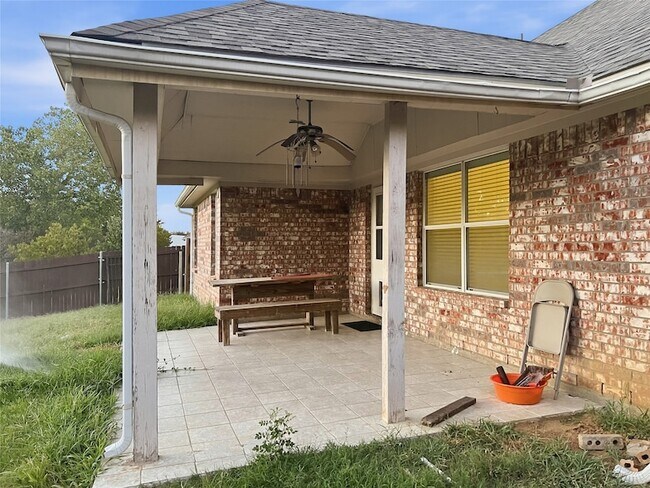 Building Photo - 402 Calvary Dr