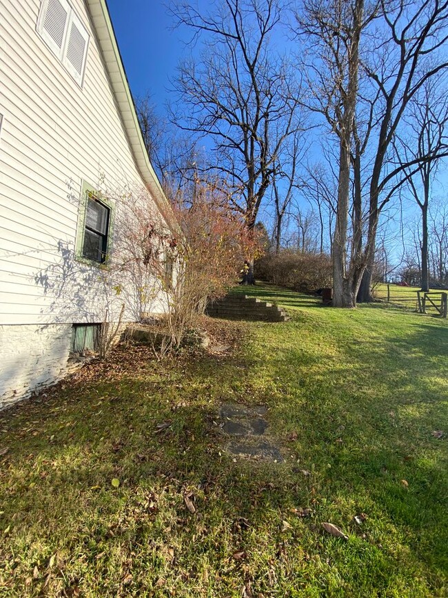 Building Photo - COLERAIN - Adorable 2+ bed 1 bath ranch on...