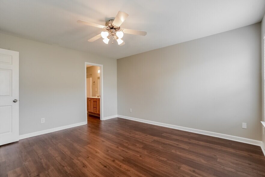 Building Photo - 146 Howard Woody Dr