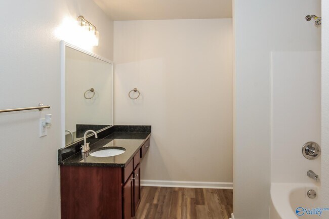 Building Photo - 204 Farmington Dr