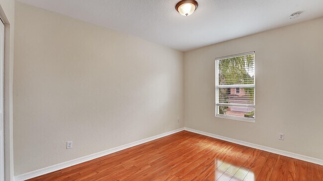 Building Photo - 6439 Azura Lake Rd