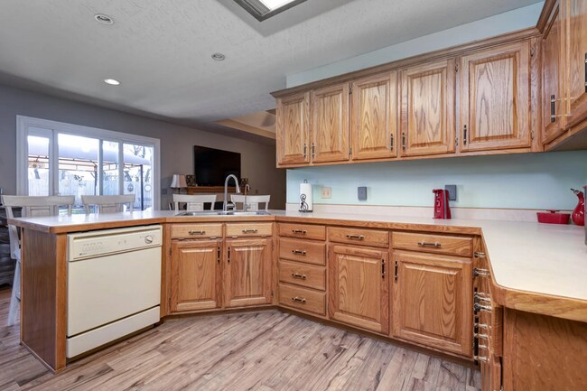 Building Photo - 100 Holly Ridge Rd