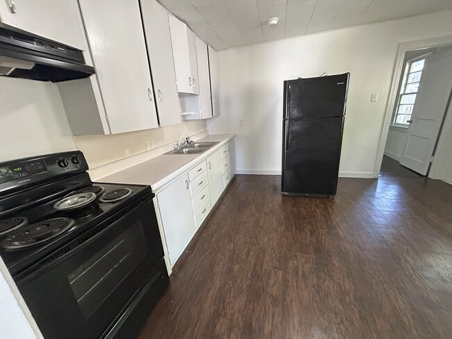 Building Photo - 607 W Center Ave