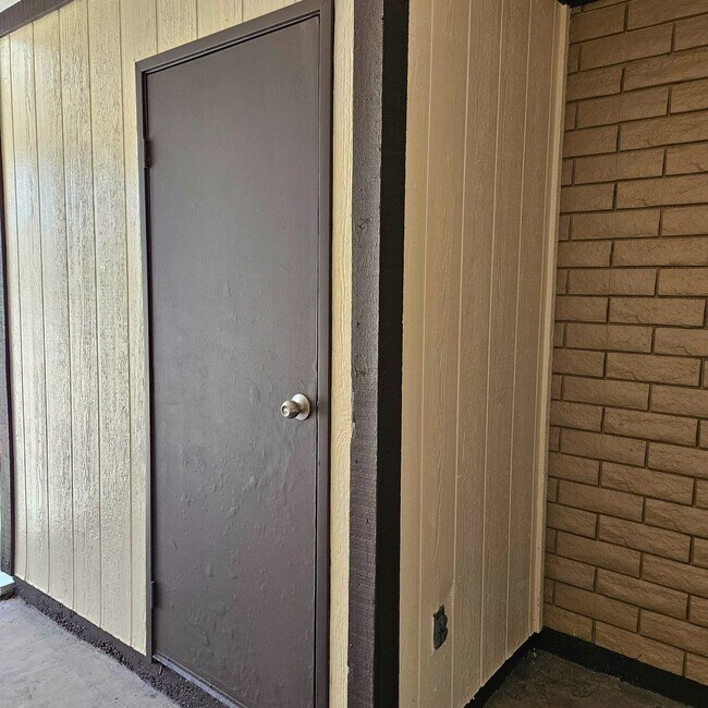Building Photo - 3BR/2BA Townhome in NLV!