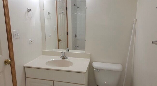 Building Photo - 1520 W Superior St