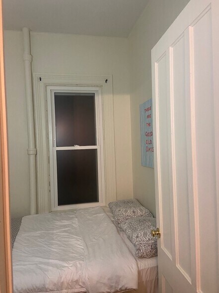 Small bedroom - 13 Chapel St