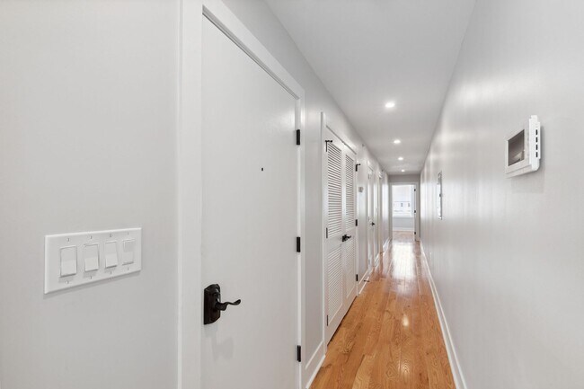 Building Photo - 2427 W Thompson St