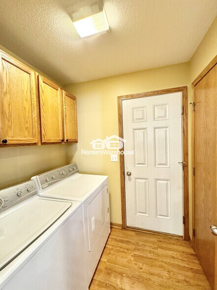 Building Photo - 2011 E 1st Ave