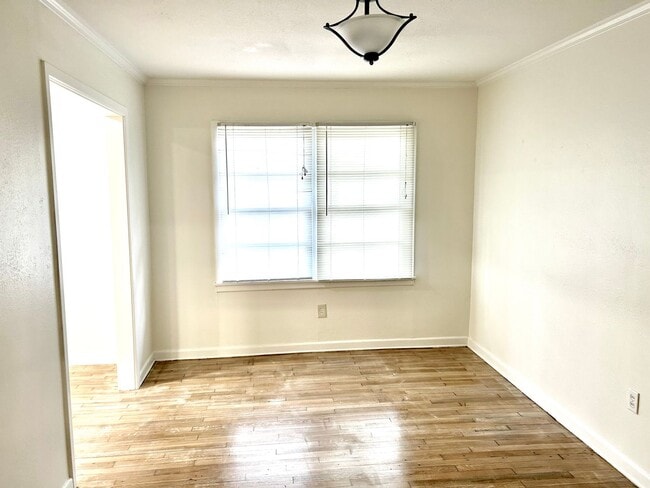 Building Photo - Beautifully Remodeled Home in Mountainview Area