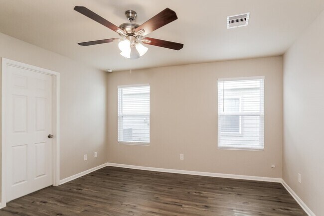 Building Photo - 9962 Chimney Swift Ln