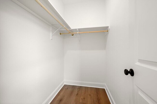 Building Photo - 11802 Morgan Meadow Ave