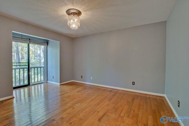 Building Photo - 3018 Live Oak Ln SW