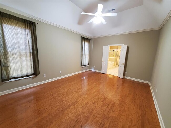 Building Photo - 472 Hunters Mill Cove