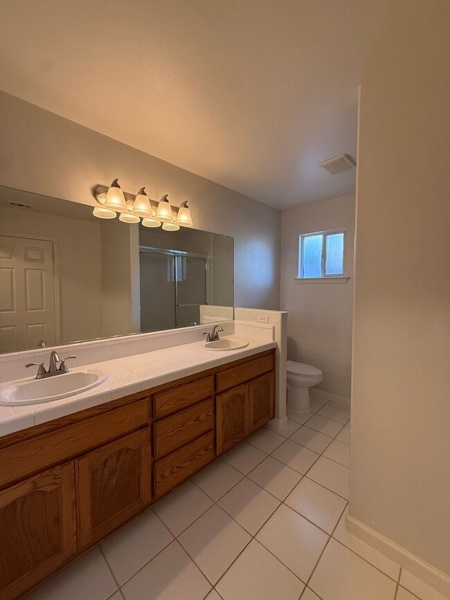 Building Photo - Rolling Hills Single Story Home Includes All Basic Utilities