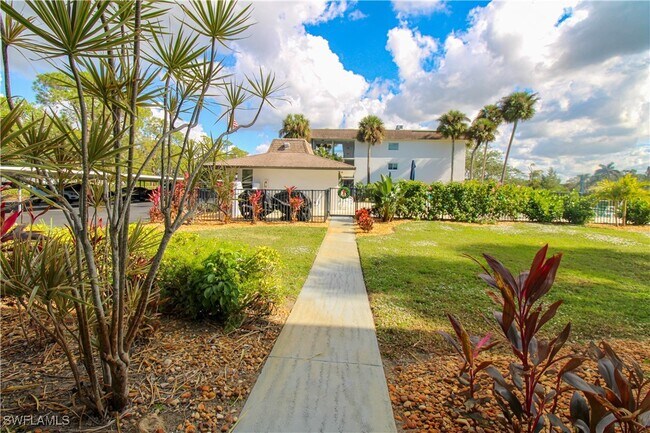 Building Photo - 5635 Rattlesnake Hammock Rd