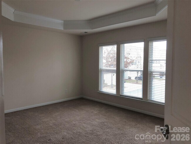 Building Photo - 6032 Carrollton Ln