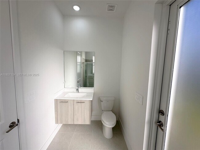 Building Photo - 12347 Green Oak Dr