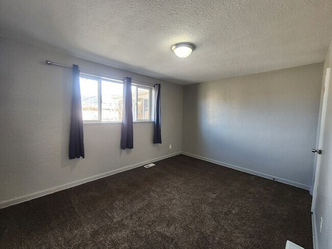 Building Photo - 1308 Moline St