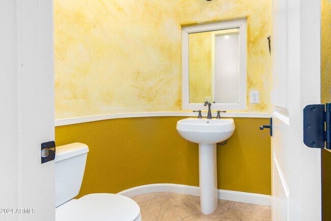 Building Photo - 2668 S Stuart Ave