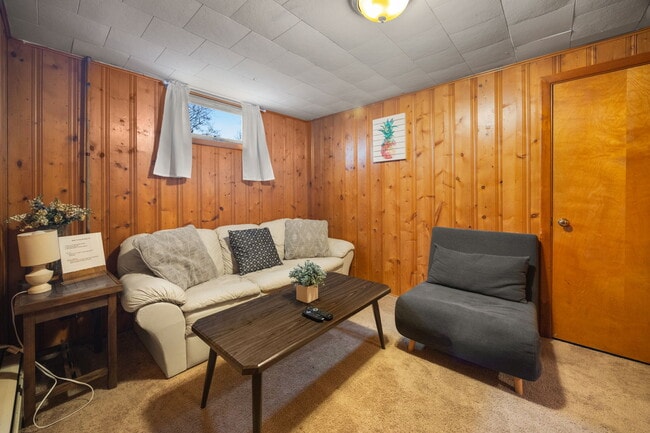 Building Photo - 420 N 6th Ave