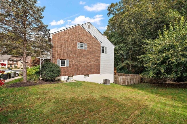 Building Photo - Lovely Home in Mendenhall Village