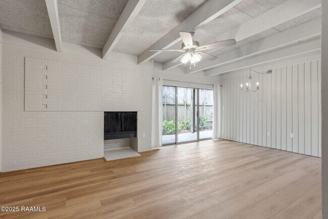 Building Photo - 1008 S College Rd