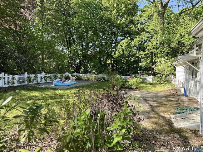 Building Photo - 330 Ridge Rd