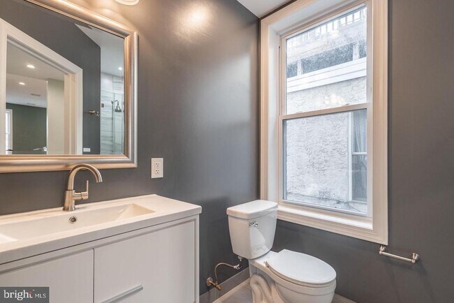 Building Photo - 3030 W Girard Ave