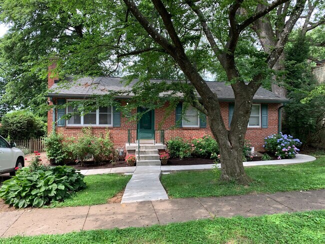 Quite residential home - 1109 Offutt Dr