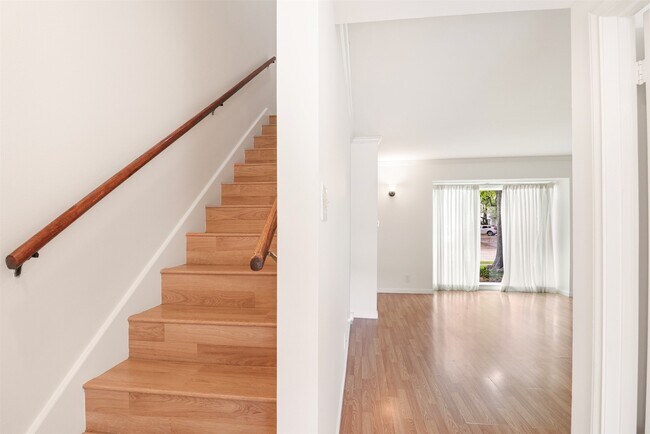 Building Photo - 6332 Chevy Chase Dr