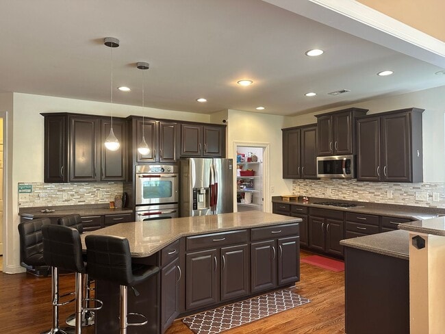 Building Photo - Gorgeous and spacious home in Fort Mill!