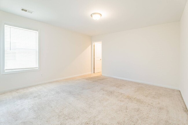 Building Photo - 812 Justify Lp