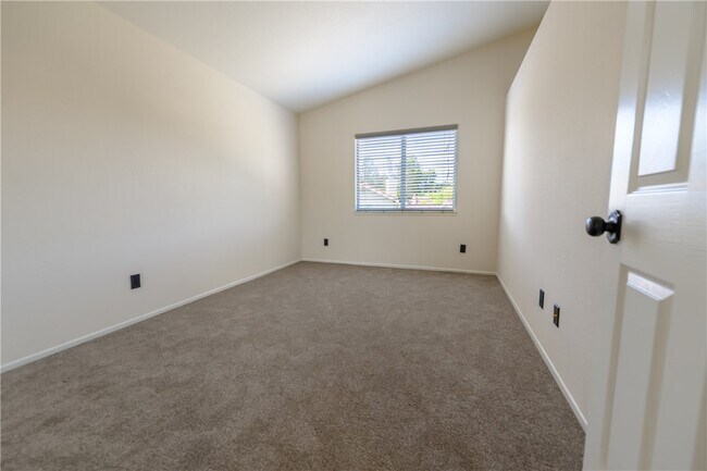 Building Photo - 24784 Half Dome Ct