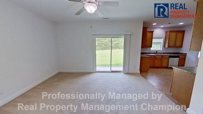 Building Photo - Large Home Near Camp Lejuene and Stone Bay